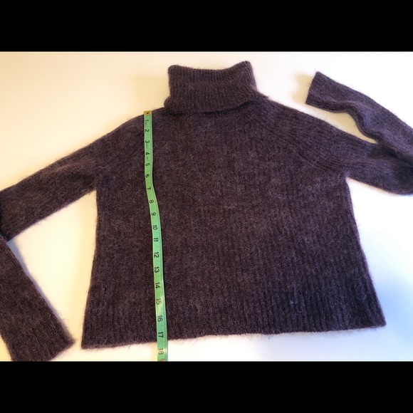 Aritzia Talula Loveland Turtleneck Cropped Sweater - Picture 5 of 7